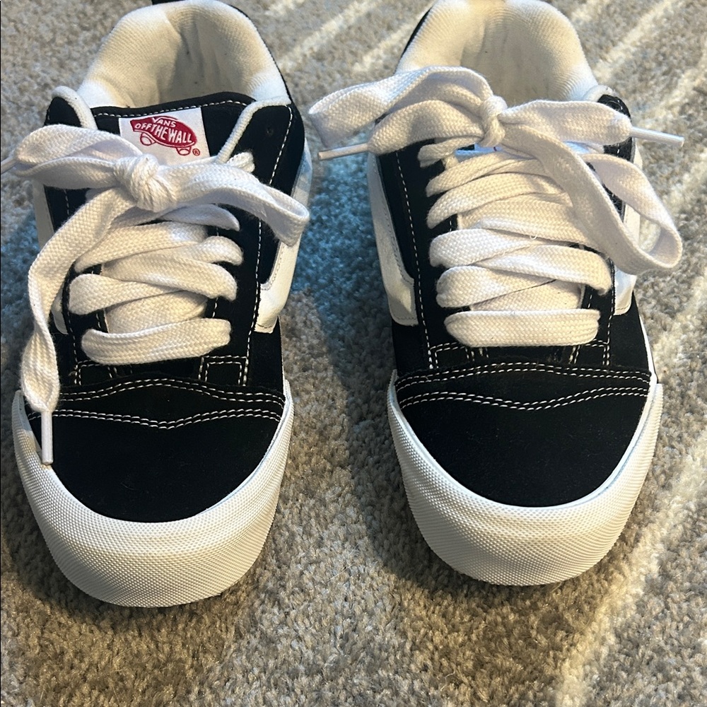 Vans Men 7.5 Women 9 Classic Black and White Sneakers Retro Chunky Knu Skool - Picture 3 of 6